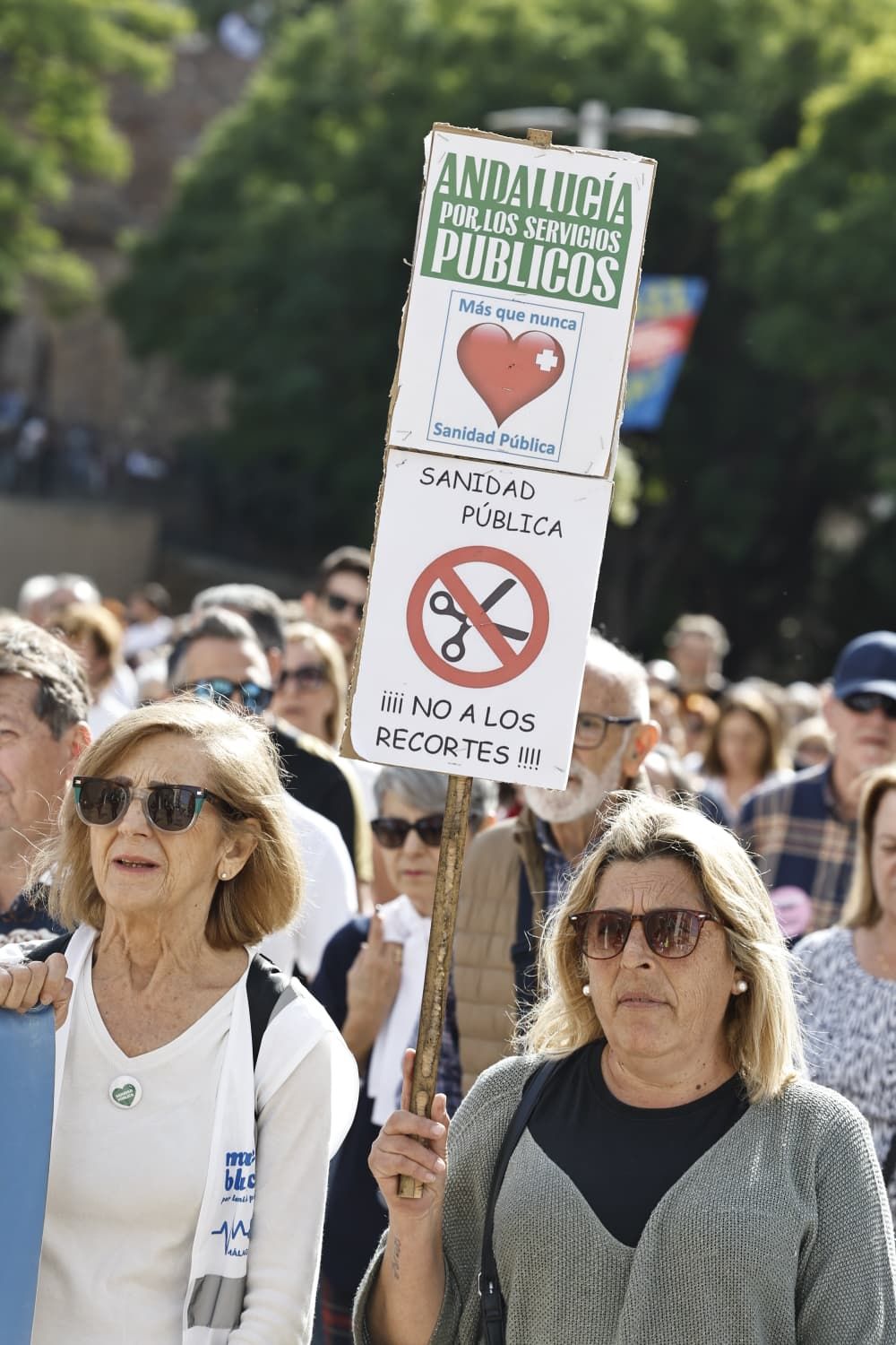 Fotos | Miles de personas recorren el Centro de Málaga en defensa de la sanidad pública