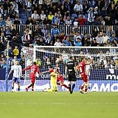 EL segundo gol del Córdoba el sábado, con varios malaguistas lamentándose ya de la circunstancia.