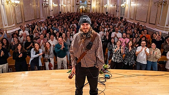 Así fue el encuentro con Carlos Ares en Suena SUR: entrevista y acústico