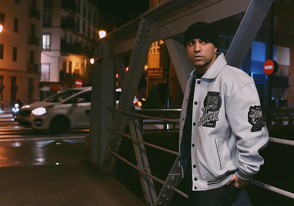 Saox es productor de una de las canciones de 'Debí tirar más fotos'.