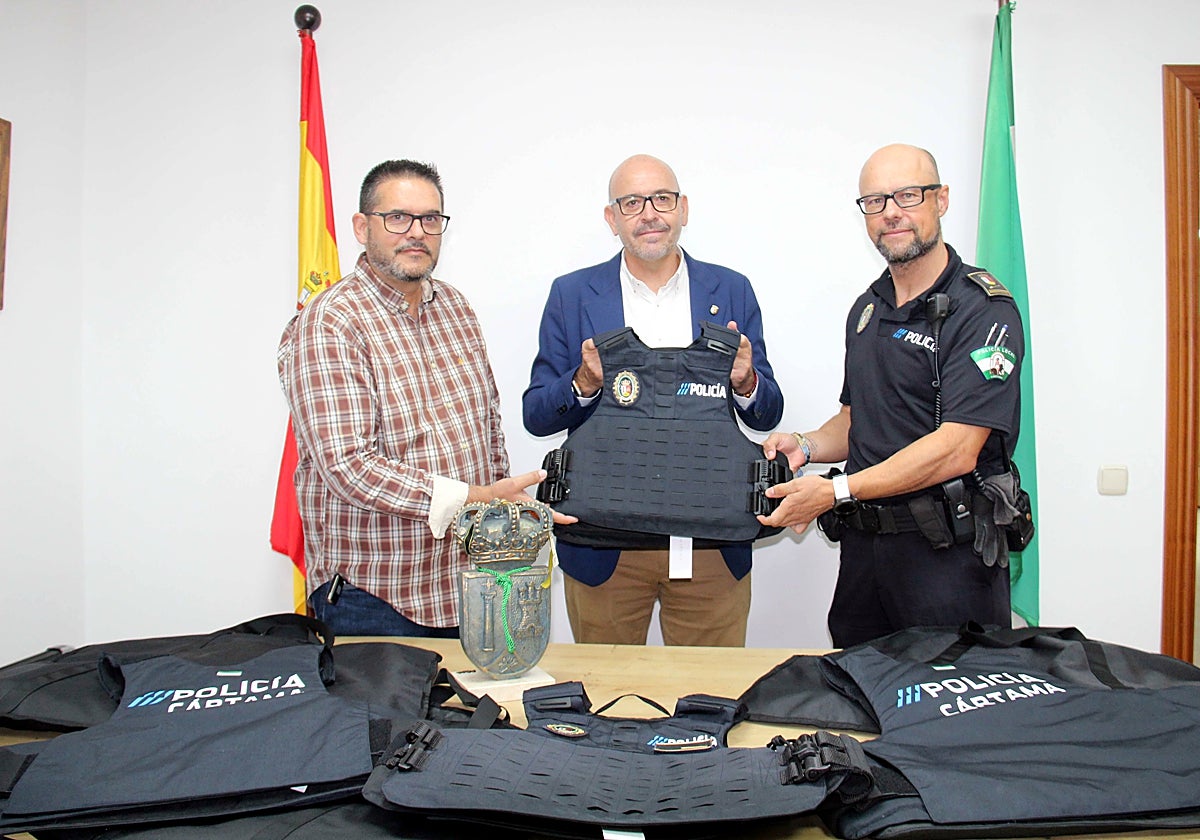 Presentación de los nuevos chalecos antibalas.