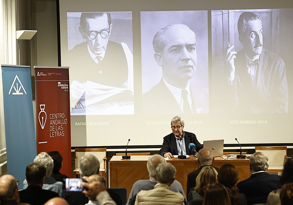Salvador Moreno Peralta, durante su conferencia en el Colegio de Arquitectos de Málaga.