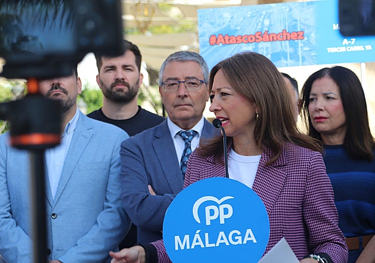 Navarro y Salado, detrás, esta mañana en Rincón de la Victoria.