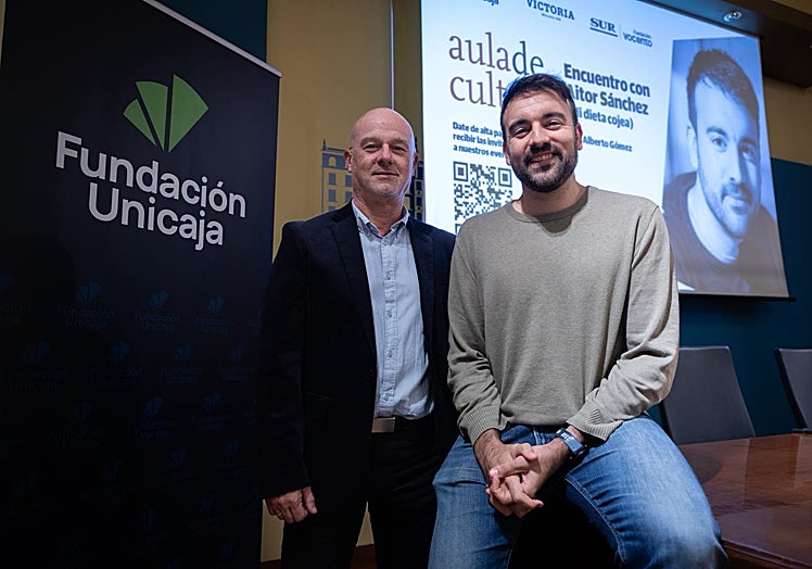 Francisco Cañadas, responsable de Literatura de la Fundación Unicaja, y Aitor Sánchez.