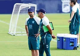 Sergio Pellicer, a la derecha, acompañado por Alejandro Acejo, durante un reciente entrenamiento del Málaga.