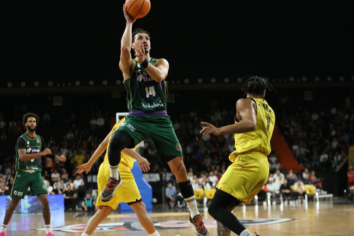 La victoria del Unicaja en la pista del Mersin turco, en imágenes
