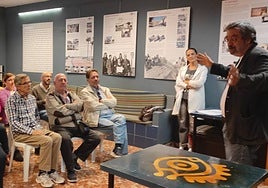 Idígoras, en la presentación del proyecto en la Asociación de Vecinos de El Palo.