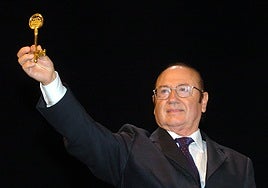 Fosforito, con la Llave de Oro del Cante.