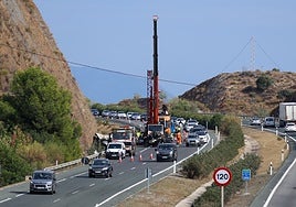 Una de las últimas caravanas en la zona Este de Málaga, por la avería de un camión.