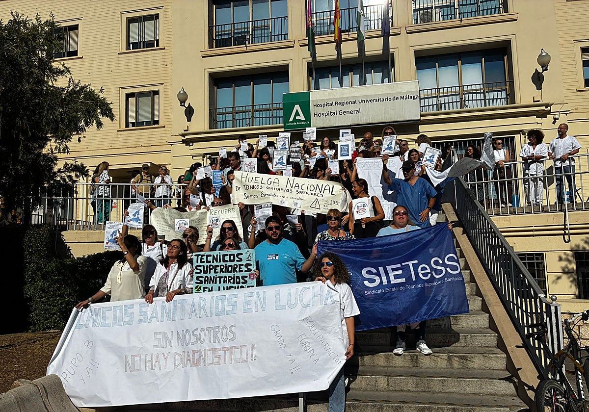 Concentración de los técnicos superiores sanitarios en la última huelga.