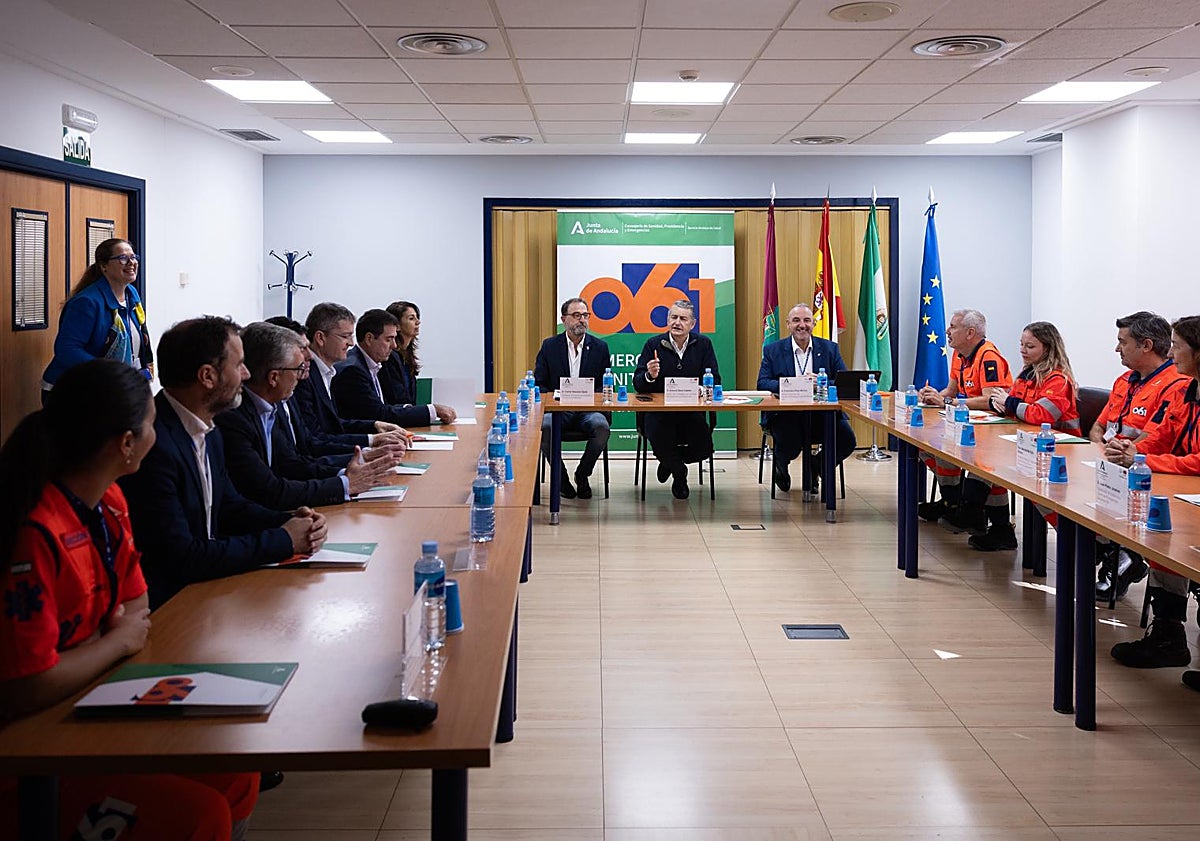 Imagen principal - Imágenes de la visita al CES-061 de Málaga. 