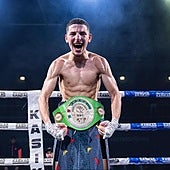 'Goat Mido', celebrando en el 'ring', con su cinturón, su último triunfo.