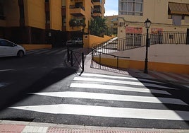Imagen de uno de los nuevos pasos de peatones creados por el Ayuntamiento de Marbella.