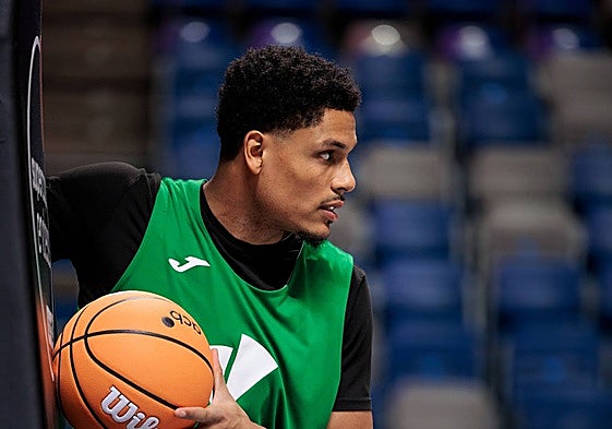 Xavier Castañeda, durante un calentamiento.