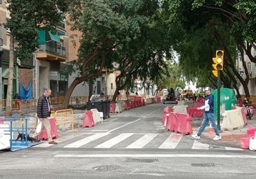 Trabajos en la calle Góngora, en la esquina con Ayala, este lunes.