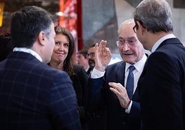 De la Torre, esta mañana, junto a la concejala de Urbanismo, Carmen Casero y el consejero de Industria, Jorge Paradela, en el Palacio de Ferias.
