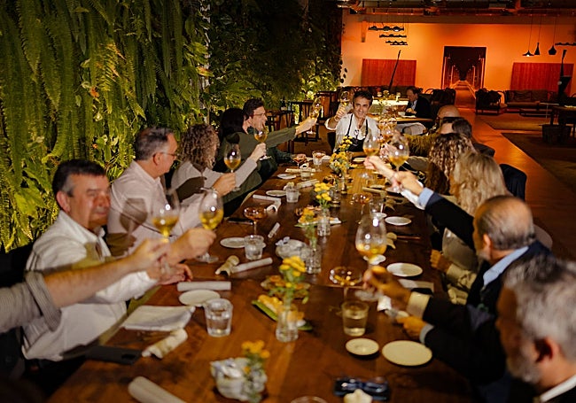 Brindis para desear muchos éxitos a José Carlos García.