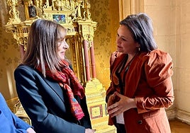 Las alcaldesas de París y Torremolinos en la cumbre sobre antisemitismo de la capital de Francia.