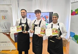 De izquierda a derecha, el primero, el segundo y el tercer ganador.