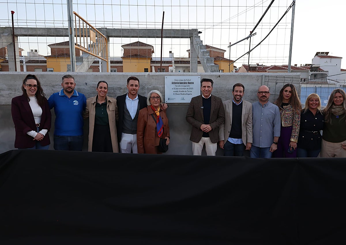 Imagen secundaria 1 - Tres imágenes del acto de inauguración de las nuevas instalaciones deportivas de Torrox-Costa.