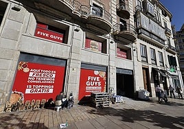 Cartel anunciador de Five Guys en la Alameda Principal.