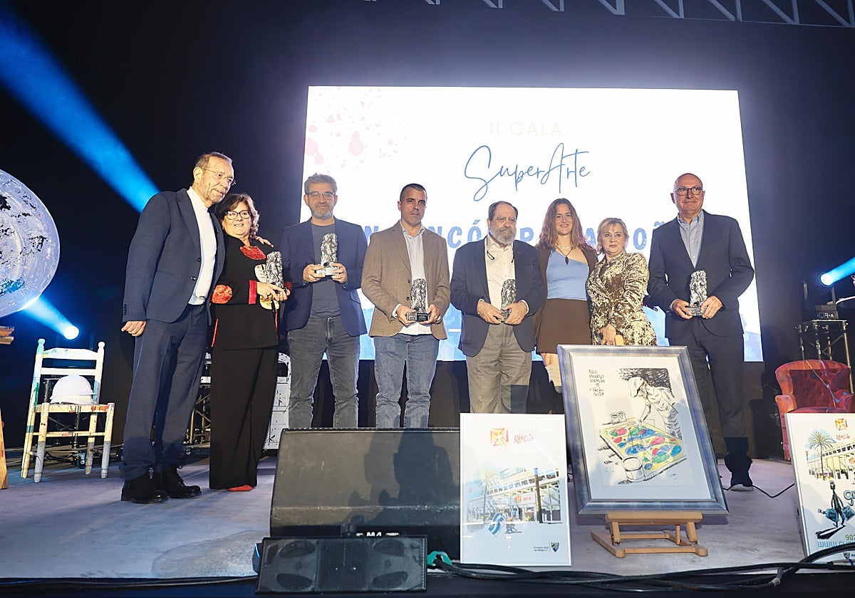 Los premiados en la gala 'Super Arte', celebrada este pasado jueves en Torre del Mar.