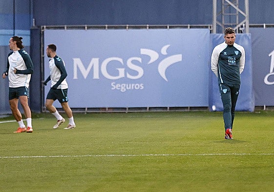 Funes, a la derecha, durante uno de sus primeros entrenamientos con el Málaga.