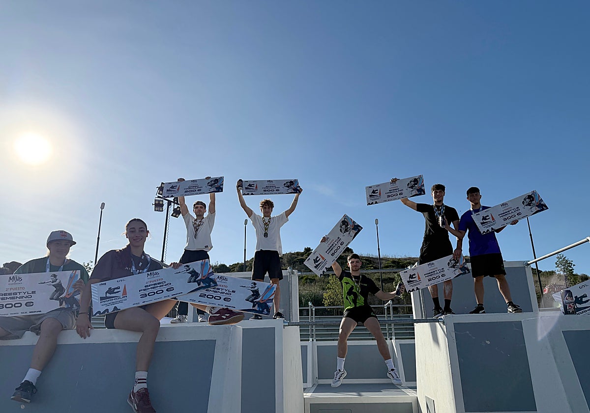 Imagen principal - Mijas corona a los nuevos reyes del parkour español