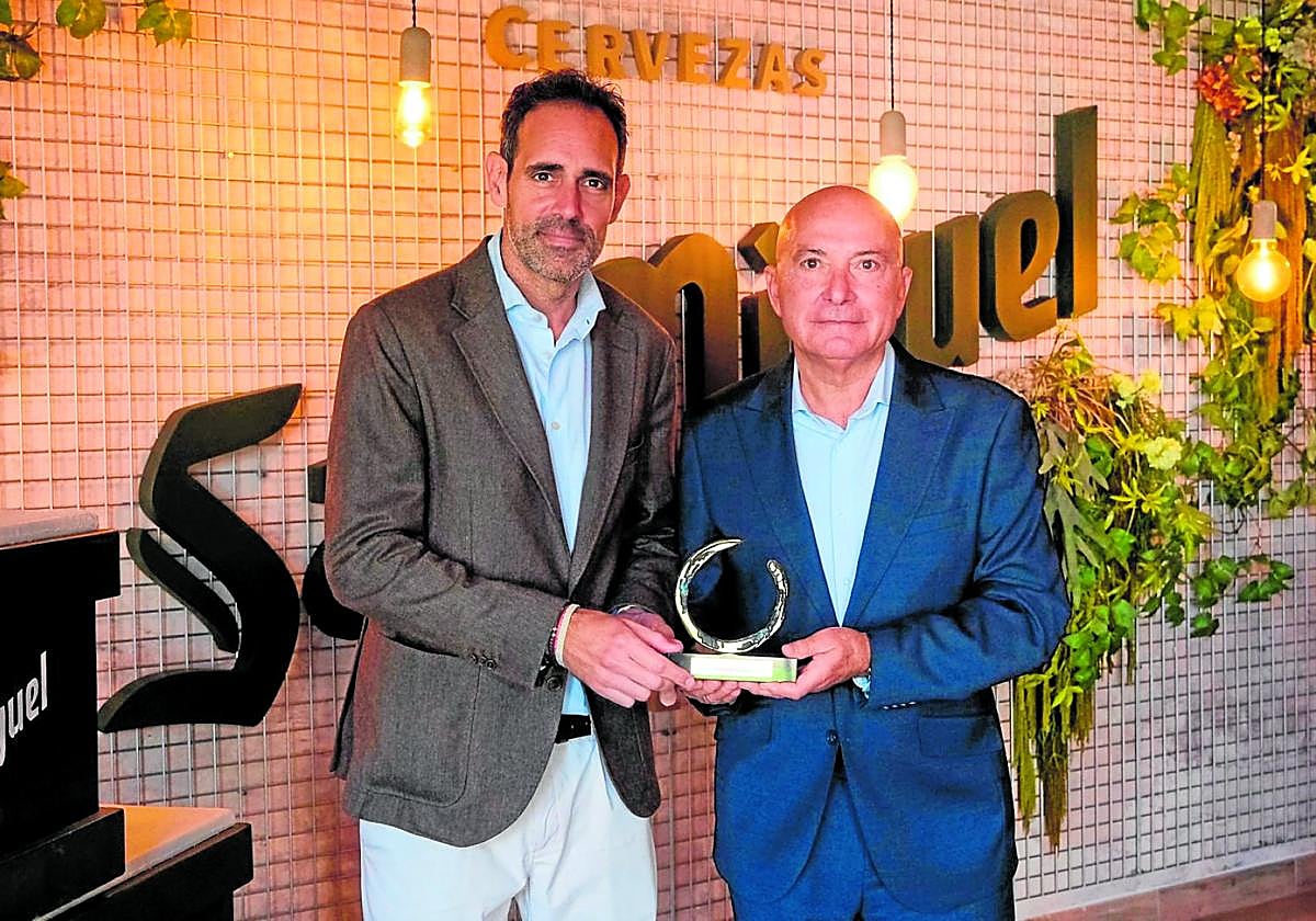 MAHOS nombra asociado de honor al club Unicaja Baloncesto