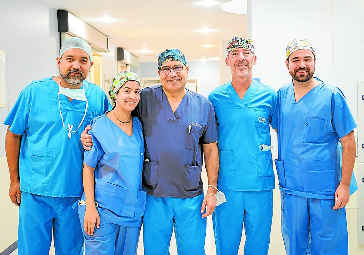 Dres. Mieles y Gosálbez con algunos alumnos asistentes al XXII Curso de Hipospadias en HLA El Ángel.