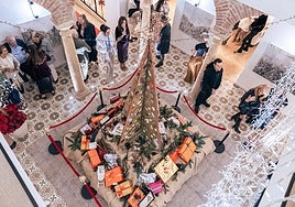El árbol de esta Navidad en La Fonda Heritage Hotel de Marbella, obra de Debbie Wingham.