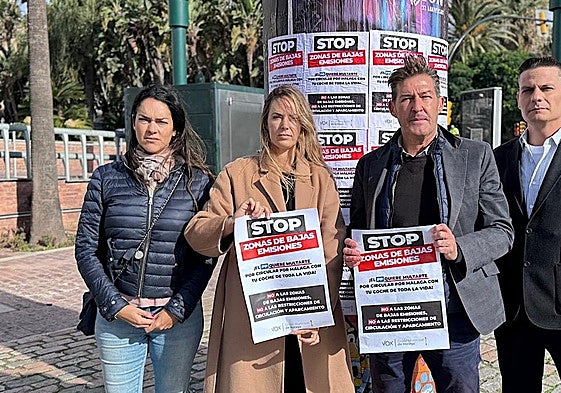 Miembros de Vox en el Ayuntamiento durante el inicio de la campaña.