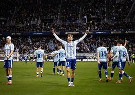 Adrián Niño celebra uno de sus dos goles el domingo.
