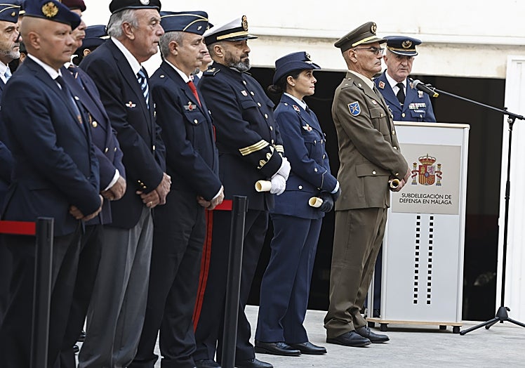 El coronel Llorente durante su alocución.