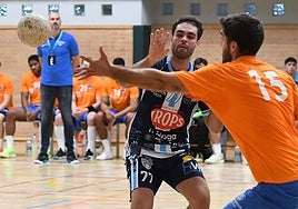 Roberto Muñoz, del Trops Málaga, ante el Benidorm en la Liga.