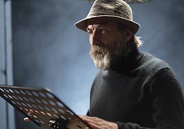 Antonio de la Torre pone voz a los poemas del autor de 'Ciudad del Paraíso'.