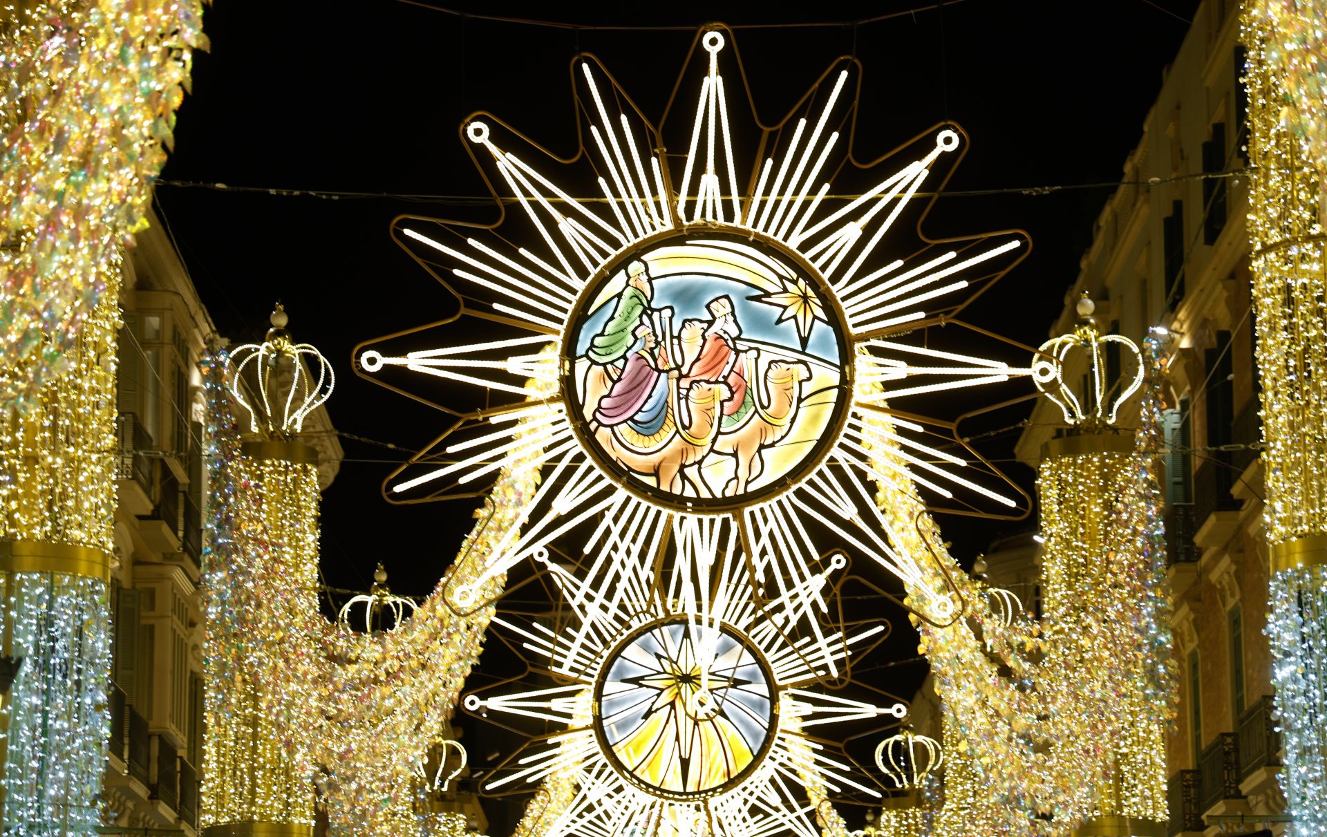 Calle Larios estrena nuevo alumbrado: 'Natividad de luz'