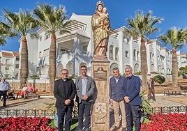Imagen de la escultura en homenaje a la Virgen del Carmen realizada por Paco Martín e inaugurada este viernes en Nerja.