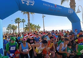 Salida de la XII Carrera Popular San Silvestre y Kilómetro Solidario en Rincón de la Victoria.