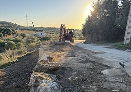 Obras recién iniciadas en la zona de La Pileta del término municipal de Estepona.