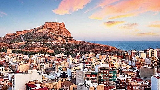 Cinco motivos por los que Alicante será tu escapada perfecta este otoño
