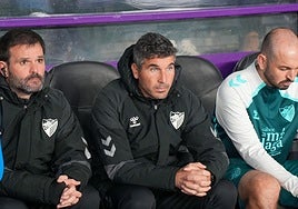 Funes, en el centro, durante el partido del Málaga en Valladolid.