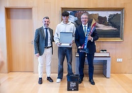 La Diputación recibe al campeón del mundo de karting, Aarón García