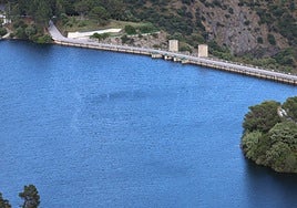 Embalse de La Concepción, que regula los caudales del Verde y del triple trasvase Guadaiza-Guadalmina-Guadalmansa.