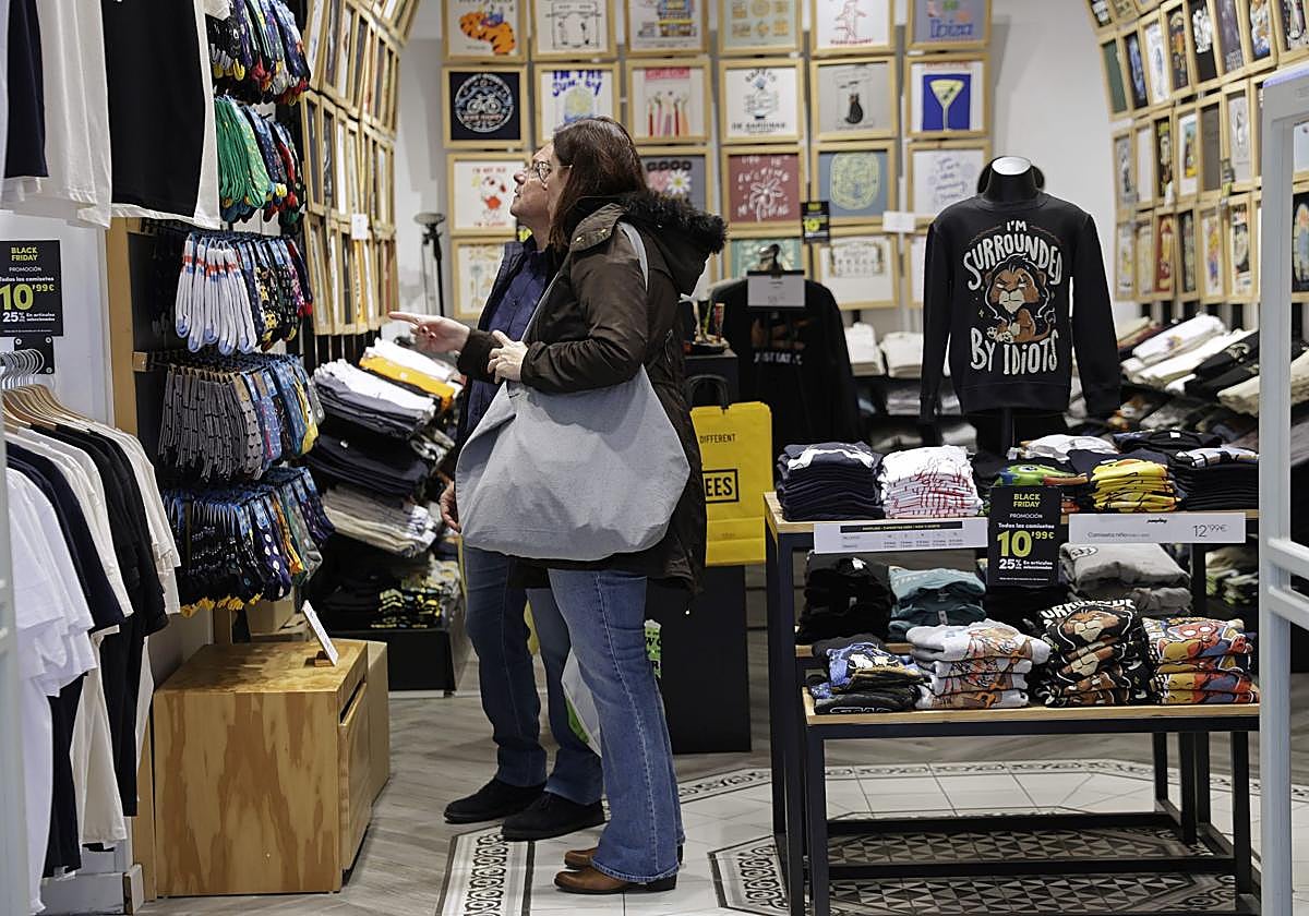 Gente de compras durante el pasado fin de semana en Málaga.