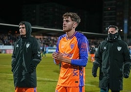 Adrián Niño, con sus compañeros agradeciendo a los malaguistas desplazados a Talavera.