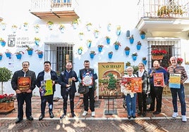 El concejal de Participación Ciudadana, Enrique Rodríguez, con representantes vecinales.