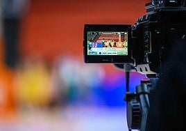 Una cámara de televisión.