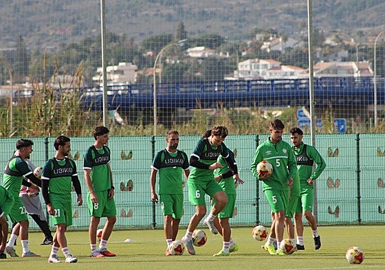 El Torremolinos, entrenando en La Academia este jueves.