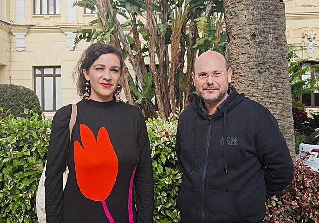 La viceportavoz de Con Málaga junto al técnico David Arrabalí.